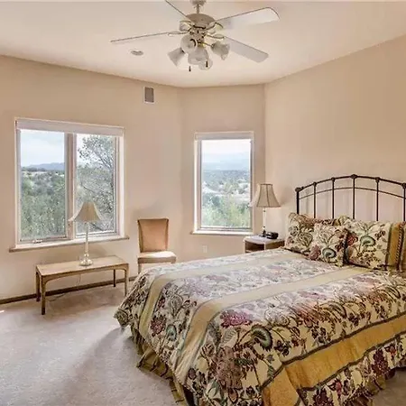 Dorthia Garden Retreat & Views Five-bedroom Сasa de vacaciones *