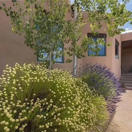 Dorthia Garden Retreat & Views Five-bedroom Сasa de vacaciones